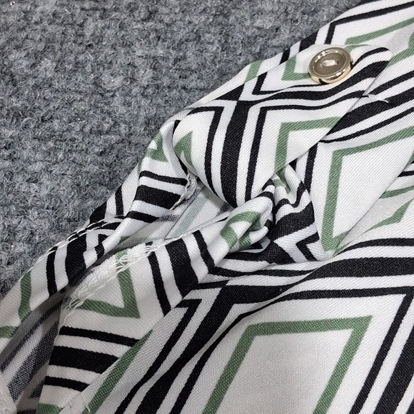 PERCEPTION CONCEPT Blck & White Green Top‎ XL Women V Neck Short Sleeve Casual - Picture 5 of 9